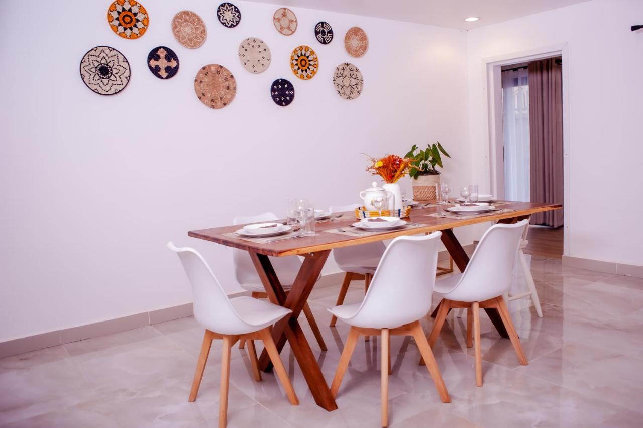 Ampifitia Guest House อันตานานารีโว ภายนอก รูปภาพ