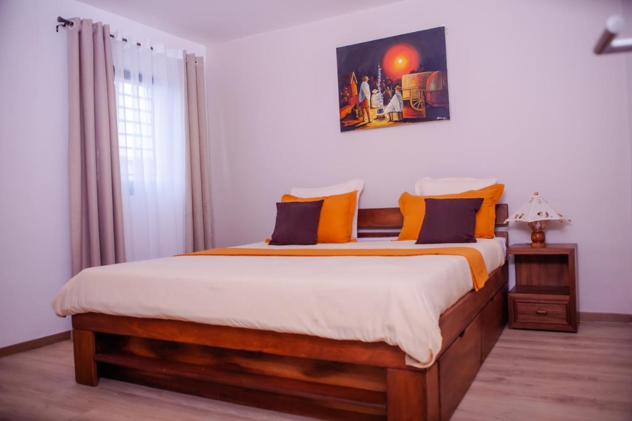 Ampifitia Guest House อันตานานารีโว ภายนอก รูปภาพ