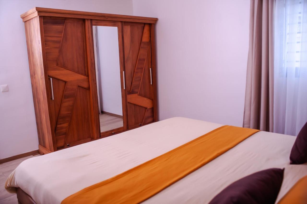 Ampifitia Guest House อันตานานารีโว ภายนอก รูปภาพ