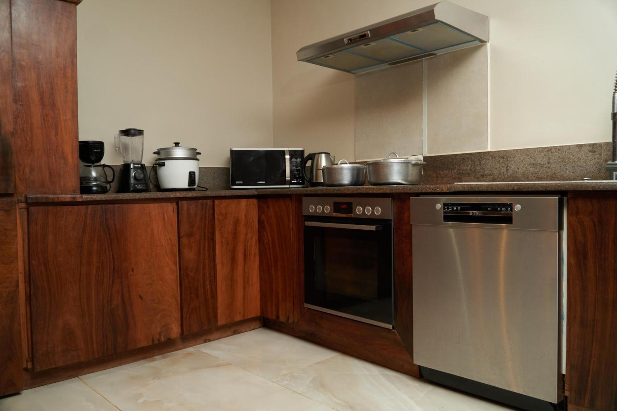 Ampifitia Guest House อันตานานารีโว ภายนอก รูปภาพ